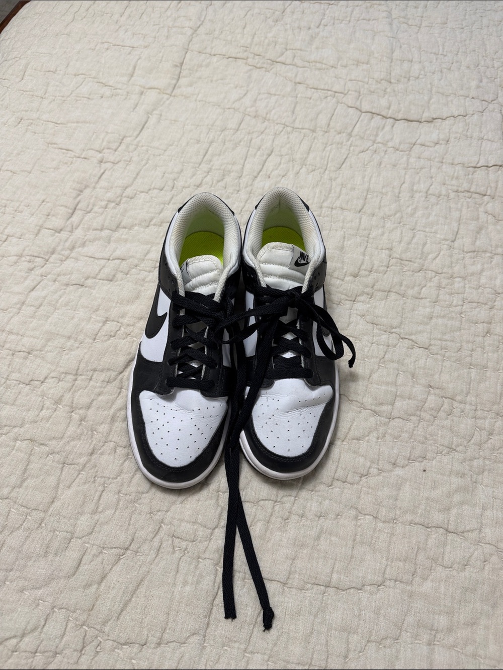 Nike Kids Black and White Low-Top Sneakers with Green Insole